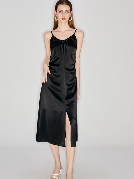 摩凡女装2023春夏季黑色吊带裙