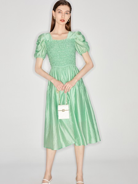 摩凡女装2023春夏季绿色连衣裙