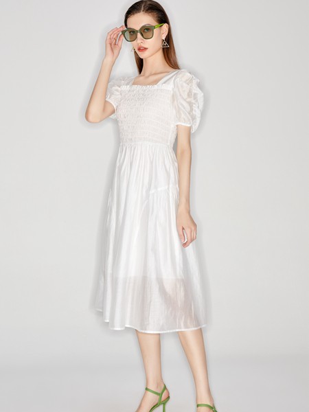 摩凡女装2023春夏季白色连衣裙