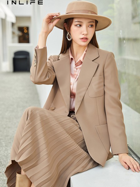 伊纳芙女装2023春夏季卡其色长裙