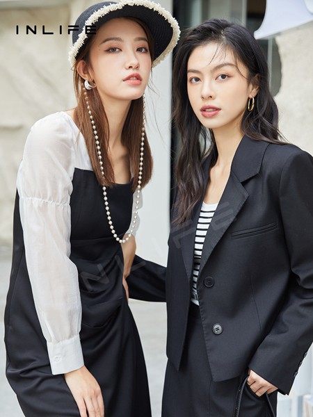 伊纳芙女装2023春夏季白色连衣裙