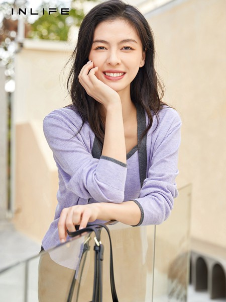 伊纳芙女装2023春夏季紫色针织衫