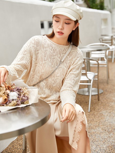 伊纳芙女装2023春夏季白色针织衫