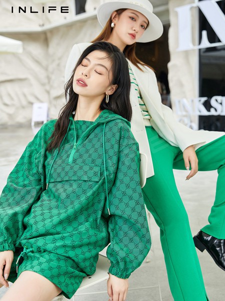 伊纳芙女装2023春夏季绿色短裤