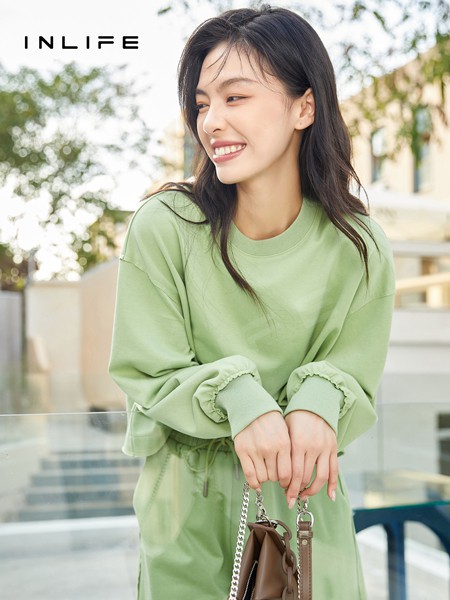 伊纳芙女装2023春夏季绿色T恤