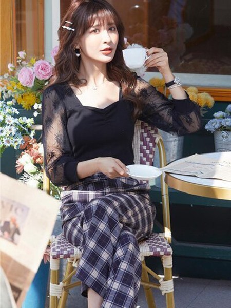 莉雅莉萨女装2023春夏季黑色T恤