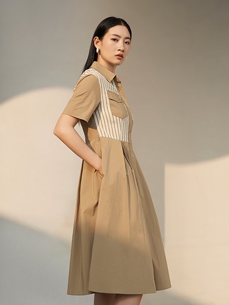 keeping.u女装2023春夏季卡其色衬衫裙