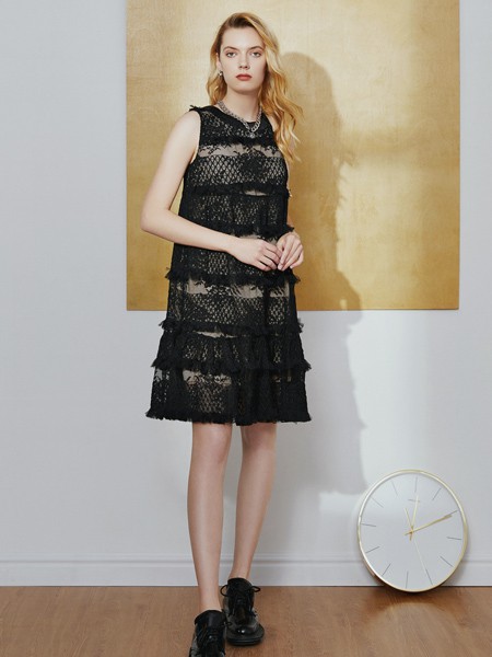 西蔻女装2023春夏季黑色连衣裙