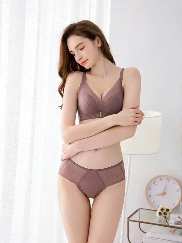 百丽挺2023春夏季咖啡色时尚内衣