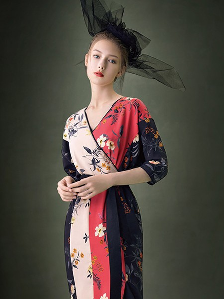 欧柏兰奴女装2023春夏季拼色连衣裙