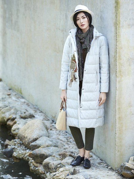 丽比多女装2023秋冬季白色棉服