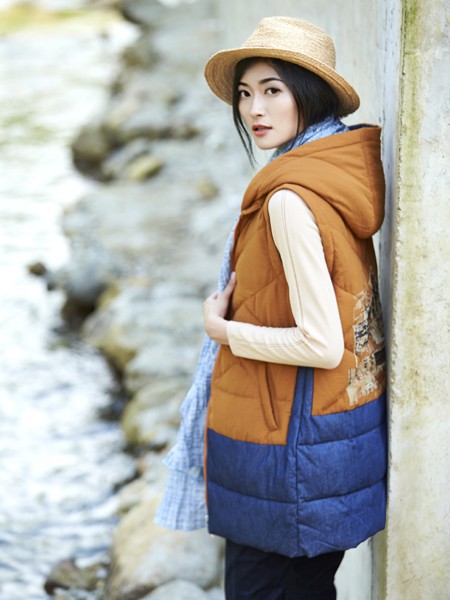 丽比多女装2022秋冬季拼色羽绒服