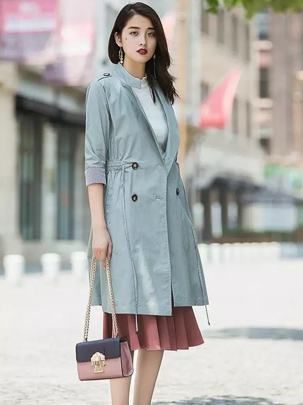 珂妮卡－COOZIC女装2022春夏季蓝色风衣