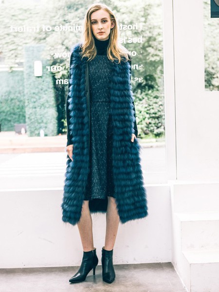 珂妮卡－COOZIC女装2023春夏季绿色连衣裙