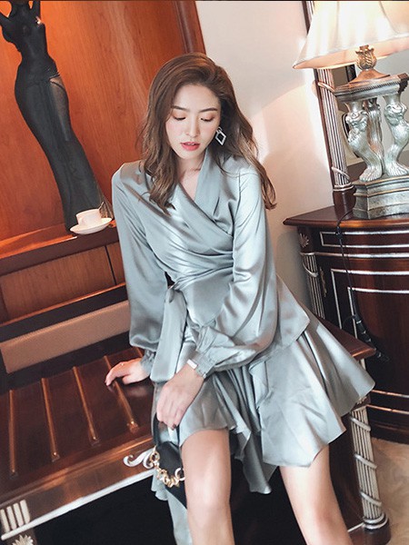 点雅茗绣女装2023春夏季绿色连衣裙