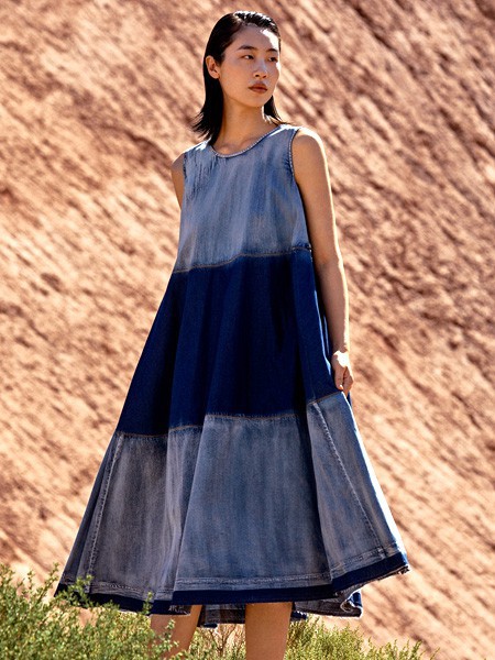 主提2023春夏季灰色连衣裙