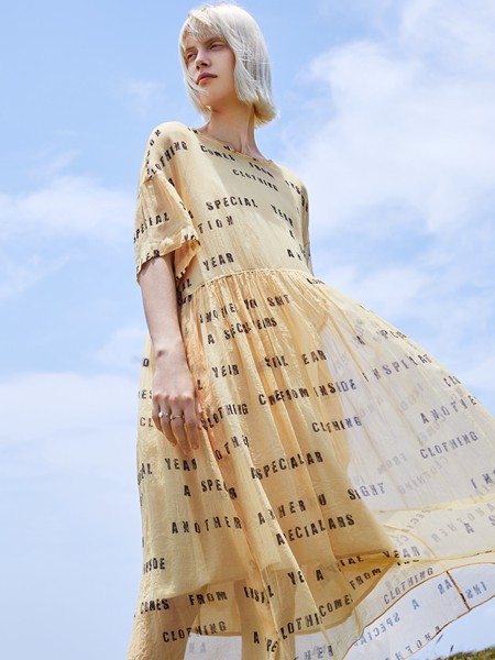 主提女装2023春夏季灰色连衣裙