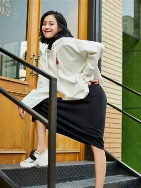 乔娜安达女装2023春夏季白色衬衫