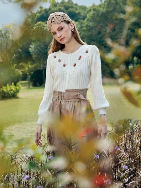 十八淑女坊女装2023春夏季白色衬衫