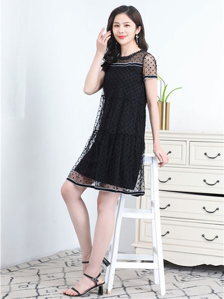 夺宝奇兵女装2023春夏季黑色连衣裙