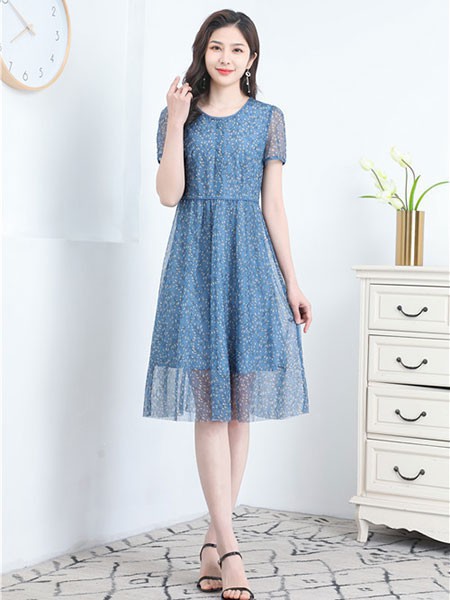 夺宝奇兵女装2023春夏季蓝色连衣裙