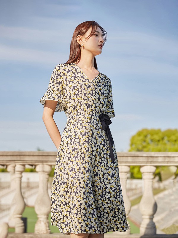 纳薇女装2023春夏季白色连衣裙