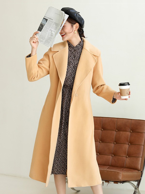 碧可女装2022秋冬季卡其色大衣