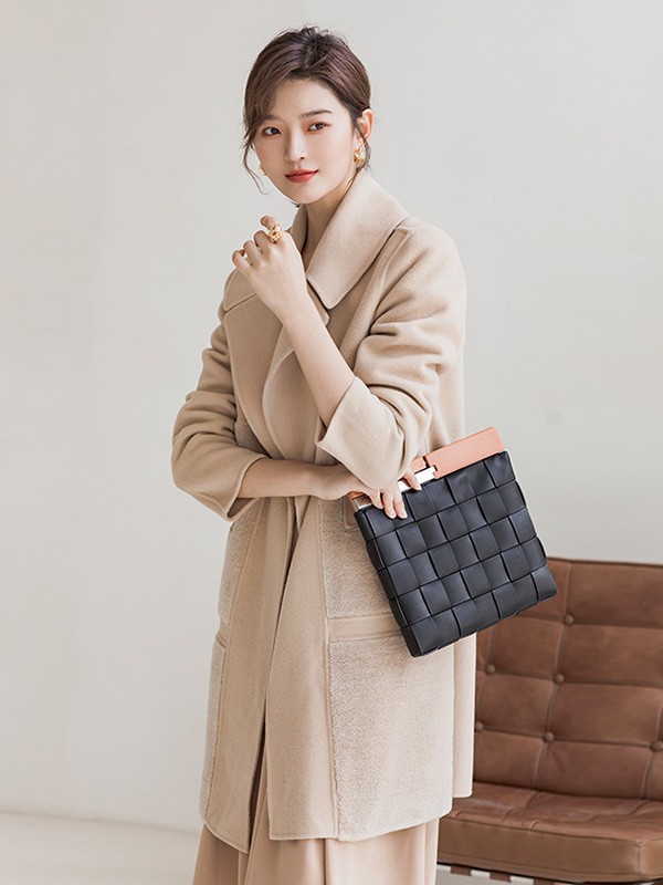 碧可2022秋冬季杏色大衣