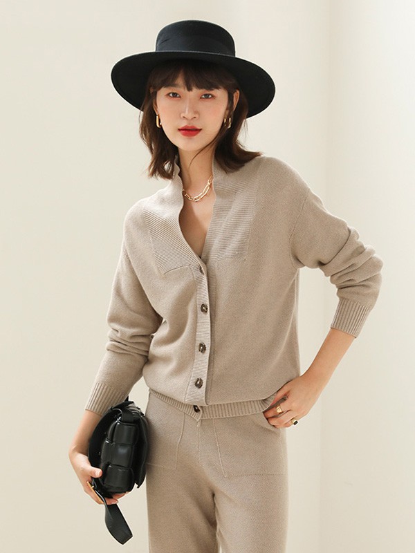 碧可女装2022秋冬季灰色针织衫