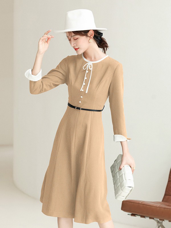 碧可女装2022秋冬季卡其色连衣裙