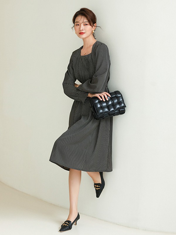 碧可女装2022秋冬季黑色连衣裙