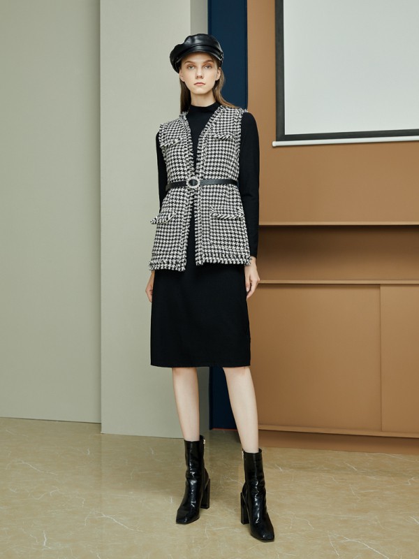 羽沙国际女装2022秋冬季黑色连衣裙