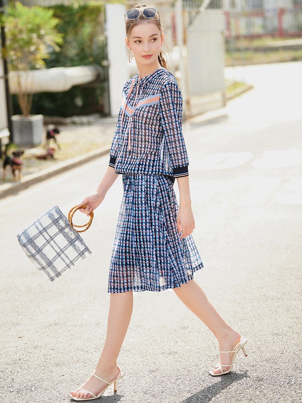 诗篇女装2023春夏季蓝色连衣裙