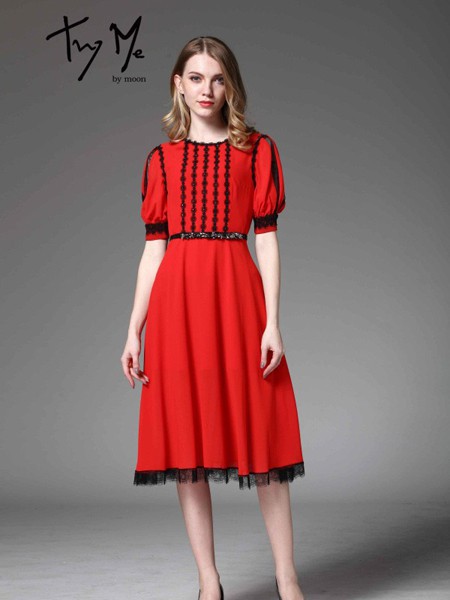 TRYMEBYMOON女装2023春夏季红色连衣裙