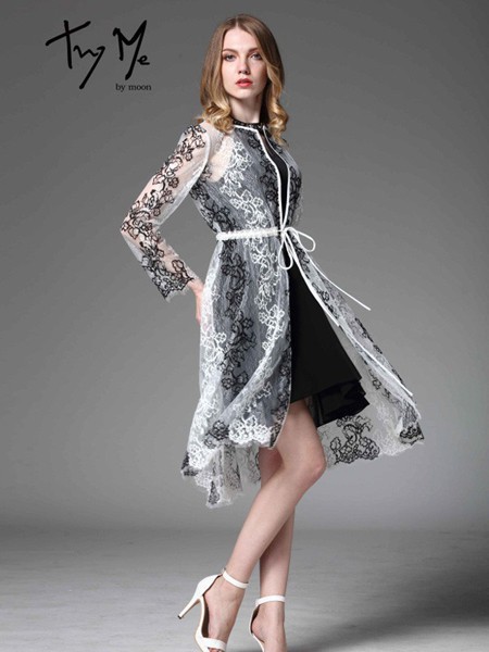 TRYMEBYMOON女装2023春夏季黑色连衣裙