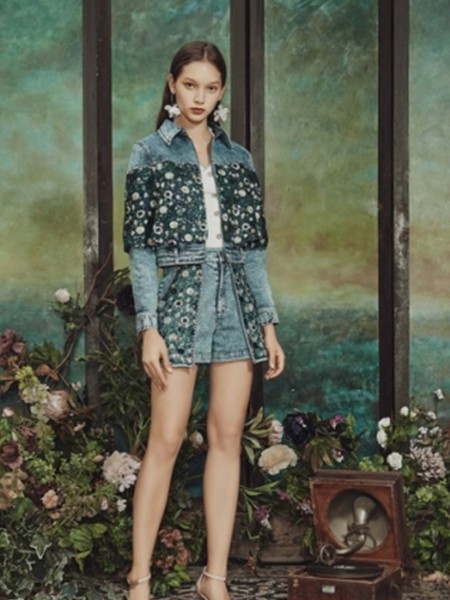 保时霓女装2023春夏季白色T恤