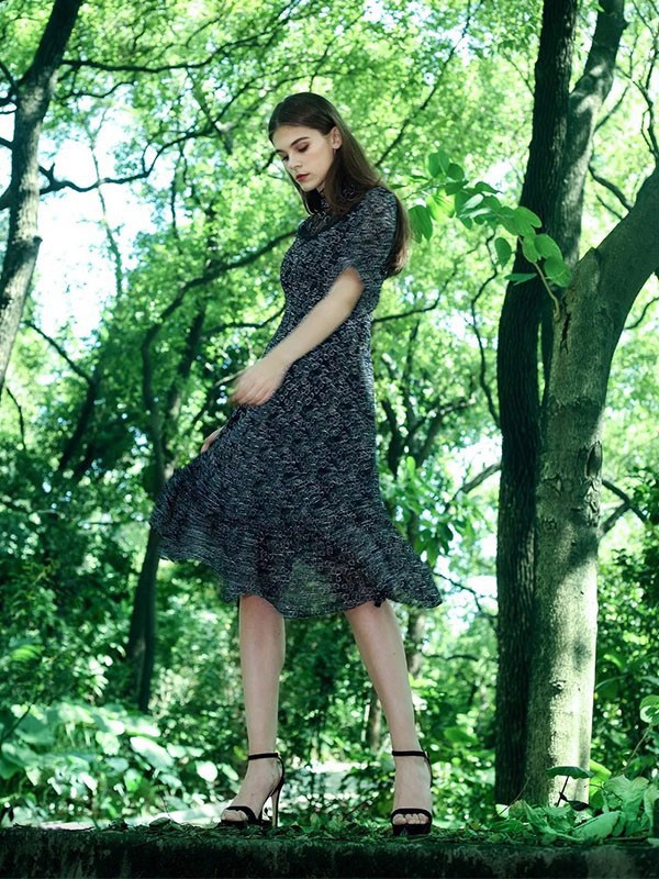 百诗雅兰女装2023春夏季黑色连衣裙