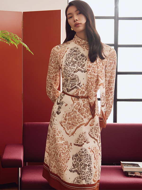 玖姿女装2022秋冬季米色连衣裙