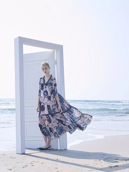 芭蕾君女装2023春夏季粉色连衣裙