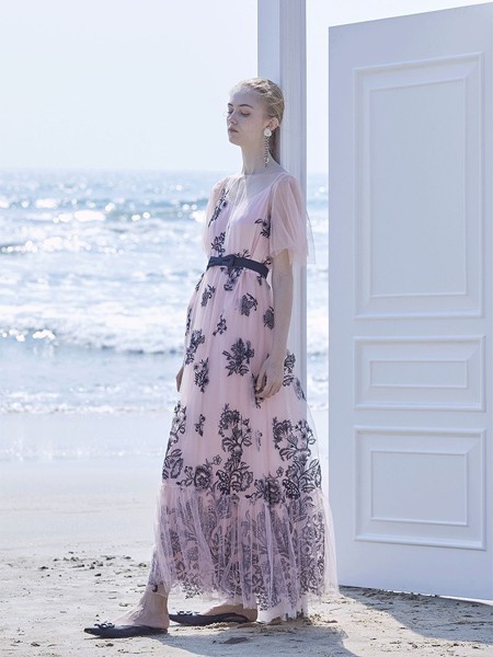 芭蕾君女装2023春夏季粉色吊带裙