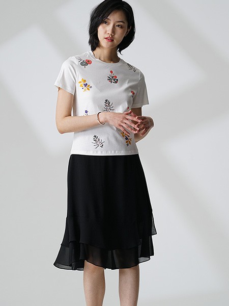 黛英女装2023春夏季白色T恤