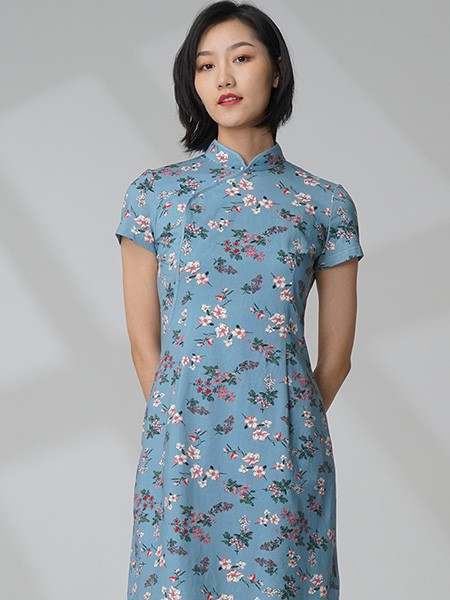 黛英女装2023春夏季蓝色连衣裙