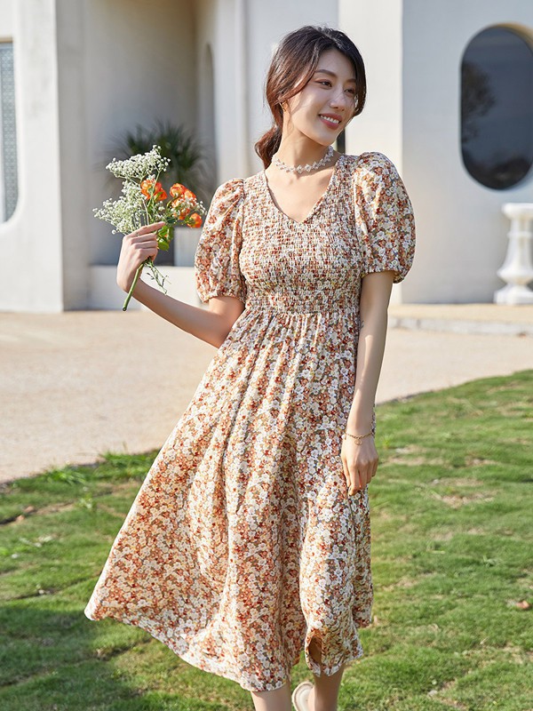 纳纹女装2023春夏季卡其色连衣裙