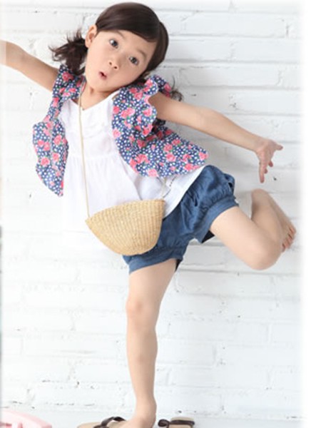 凯莉贝尼斯童装2023春夏季白色T恤