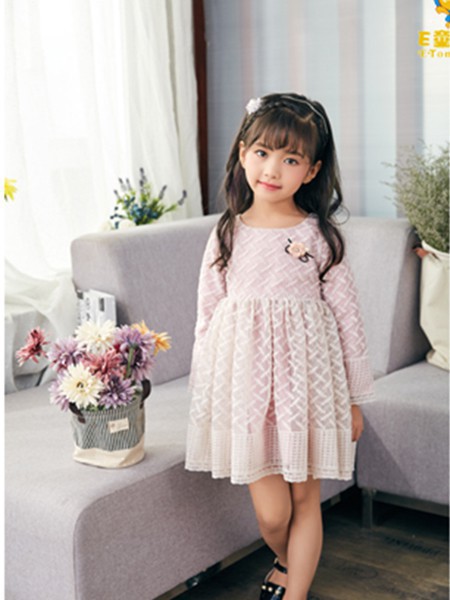 e童依派童装2023春夏季裸色连衣裙