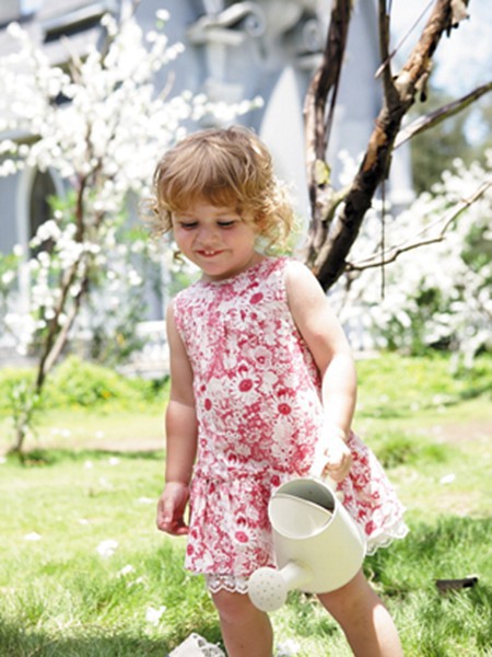 皮卡泡泡童装2023春夏季白色连衣裙