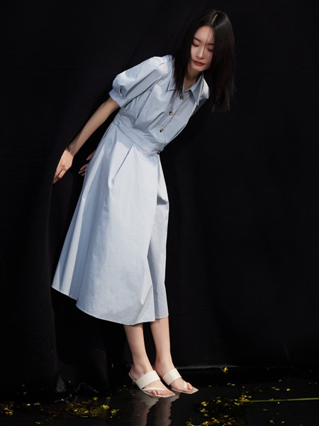 凯恩女装2023春夏季蓝色连衣裙