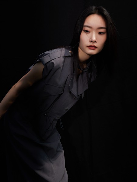 凯恩女装2023春夏季灰色连衣裙