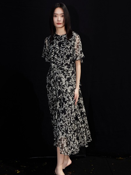 凯恩女装2023春夏季黑色连衣裙