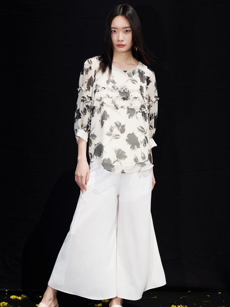 凯恩女装2023春夏季白色喇叭裤